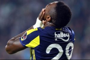 Stadı en erken Emenike terk etti