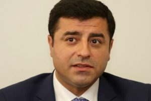 Selahattin Demirtaş ve Figen Y&uuml;ksekdağ g&ouml;zaltına alındı