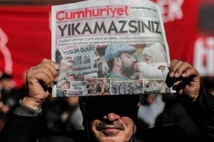 Cumhuriyet Gazetesi y&ouml;netici ve yazarları ile ilgili flaş gelişme