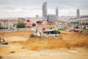 &Ccedil;evre ve Şehircilik Bakanlığı zorda kalan inşaat şirketlerine ortak olacak