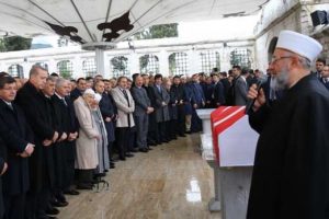 Korkut &Ouml;zal son yolculuğuna uğurlandı
