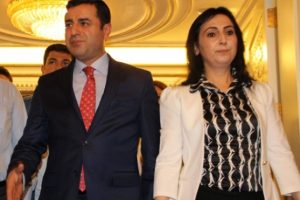 G&ouml;zaltına alınan ve tutuklanan HDP'ler &ouml;zl&uuml;k haklarını kullanmaya devam edecek