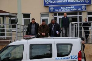 Hırsızlık anı g&uuml;venlik kamerasına yansıdı