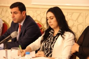 9 HDP'li vekile ter&ouml;rden tutuklama