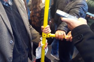 Bursa'da toplu taşıma ara&ccedil;larındaki tuta&ccedil;lara dikkat