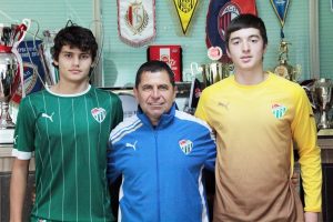 Biri Avrupa'nın g&ouml;zdesi, diğeri 2. Lig'de şans bulamıyor