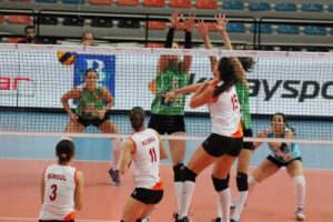 Bursa&nbsp;B&uuml;y&uuml;kşehir Belediyespor evinde set vermedi