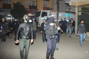 Bursa'da HDP'nin izinsiz g&ouml;sterisine polis m&uuml;dahalesi