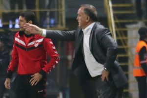 Advocaat'tan van Persie a&ccedil;ıklaması