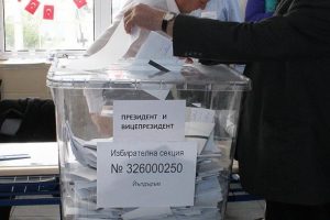 Bulgaristan'da cumhurbaşkanı se&ccedil;imi ikinci tura kaldı