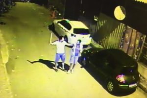 Su&ccedil;&uuml;st&uuml; yakalanan hırsızlara meydan dayağı