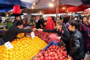 Bursa'da hayat bilgisi dersini pazarda işlediler