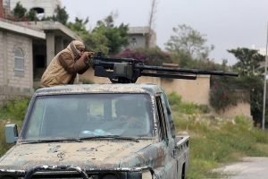 Yemen'de &ccedil;atışmalar s&uuml;r&uuml;yor: 24 &ouml;l&uuml;