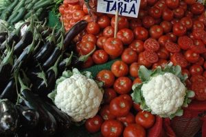 Semt pazarları en bol ve ucuz d&ouml;nemini yaşıyor