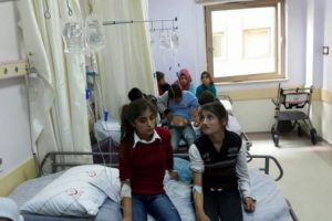 65 &ouml;ğrenci yemekten zehirlendi