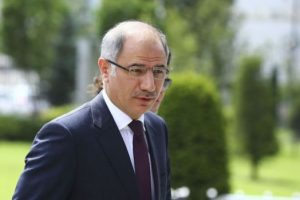Eski İ&ccedil;işleri Bakanı Ala, Bursa'da gen&ccedil;lerle buluştu