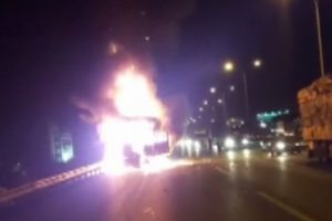 TEM'de seyir halindeki TIR alev alev yandı
