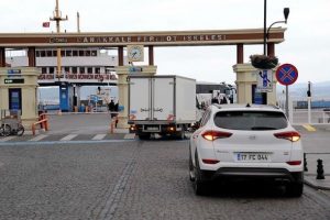 Fırtına nedeniyle feribot seferleri iptal edildi
