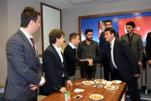 Bursa'da Başkan D&uuml;ndar, gen&ccedil;lerle tecr&uuml;belerini paylaştı