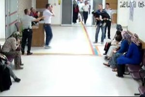 Boynuzu kırılan ke&ccedil;isini acil servise getirdi