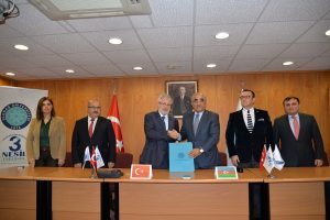 Bursa Uludağ &Uuml;niversitesi'nden Bak&uuml; &Uuml;niversitesi ile eğitimde işbirliği