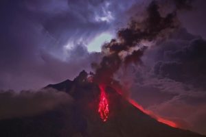Sinabung Yanardağı &ccedil;evresinde kırmızı alarm