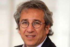 Can D&uuml;ndar'a Paris'ten fahri hemşehrilik