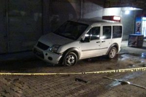 Ak Parti İl&ccedil;e Başkanının işyerine ses bombası atıldı