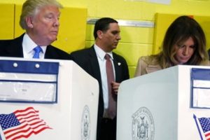 D&uuml;nya Trump'ın bu fotoğrafını konuşuyor