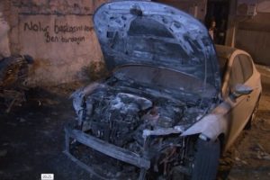 İzmir'de 2 motosiklet ve bir otomobil kundaklandı