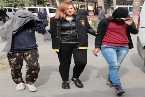 Polislere teklifte bulununca yakalandılar: "Baltayı taşa vurduk"