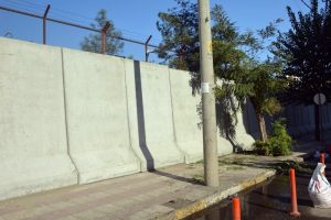 Saldırı sonrası beton bloklu &ouml;nlem