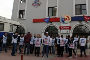 İZBAN grevinde 2. g&uuml;n: Başbakan'ın devreye girmesini bekliyorlar