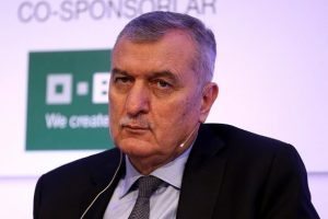 &Ouml;zt&uuml;rk: Petrokimya sanayi anahtar sekt&ouml;rlerin başında geliyor