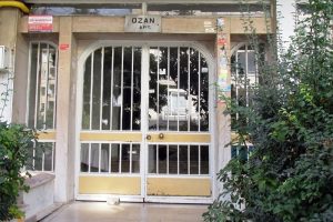 Polis &uuml;niforması ile 1.5 milyon dolarlık soygun