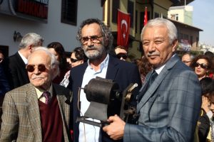 &Uuml;nl&uuml; oyuncu kazandığı t&uuml;m &ouml;d&uuml;lleri bağışladı