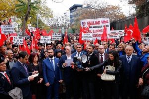 Şehit aileleri ve gazi yakınları Almanya'yı protesto etti