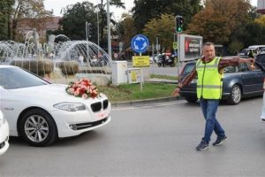 Gelin ve damada d&uuml;ğ&uuml;n g&uuml;n&uuml; trafik cezası şoku