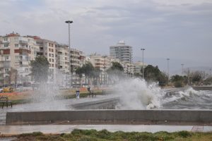 Lodos hayatı fel&ccedil; etti