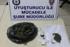 Esrarla yakalanan beş sokak satıcısına g&ouml;zaltı