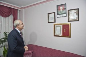 Kılı&ccedil;daroğlu şehit ailesini ziyaret etti