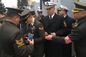 Anıtkabir'de t&ouml;rene gelen askerler i&ccedil;eriye b&ouml;yle alındı