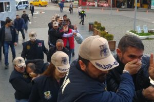 Bursa'da ter&ouml;r zanlıları adliyeye girerken slogan attı