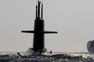 Rus savaş gemileri Hollanda denizaltısının peşinde
