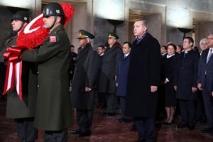 Erdoğan Anıtkabir &Ouml;zel Defteri'ni imzaladı