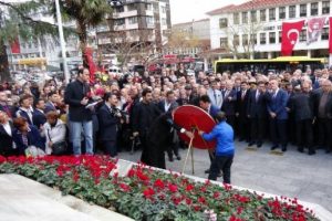 Ulu &Ouml;nder Atat&uuml;rk, Bursa'da t&ouml;renle anıldı