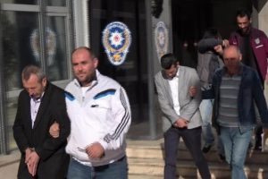 Bursa'da dolandırıcılar tapuda parayı alıp ka&ccedil;tı