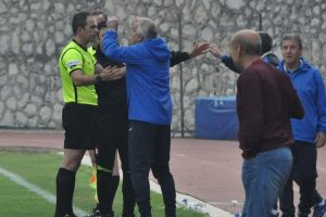 İneg&ouml;lspor teknik direkt&ouml;r&uuml;ne 3 ma&ccedil; ceza