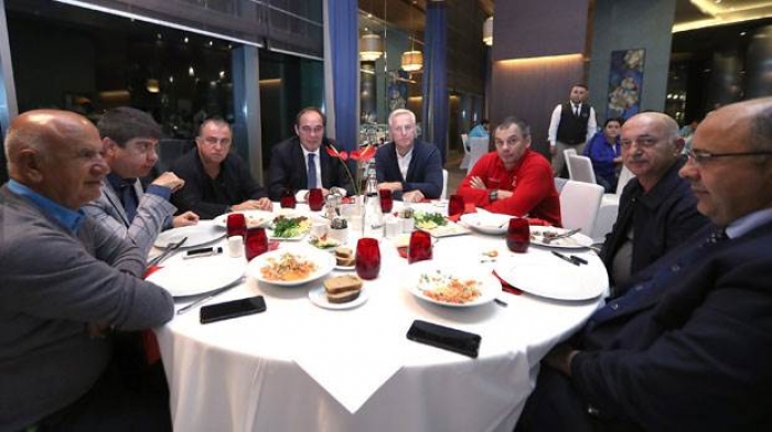 Başkan Demir&ouml;ren'den Milli Takım kampına ziyaret