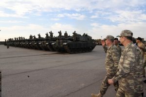 Orgeneral Akar sınır birliklerini denetledi